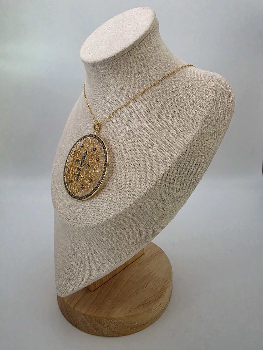 Vintage Fleur de Lis Vermeil Filigree Pendant with CZ & an 18" Vermeil Chain - Picture 3 of 14